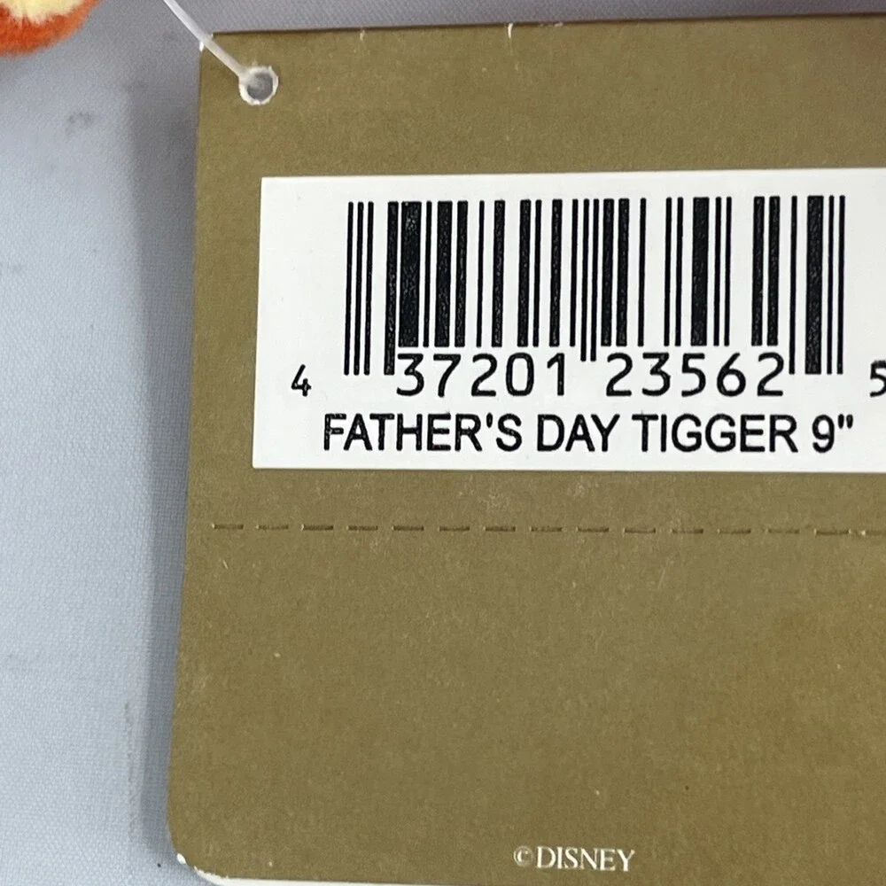 Disney Father’s Day Tigger 9” NWT